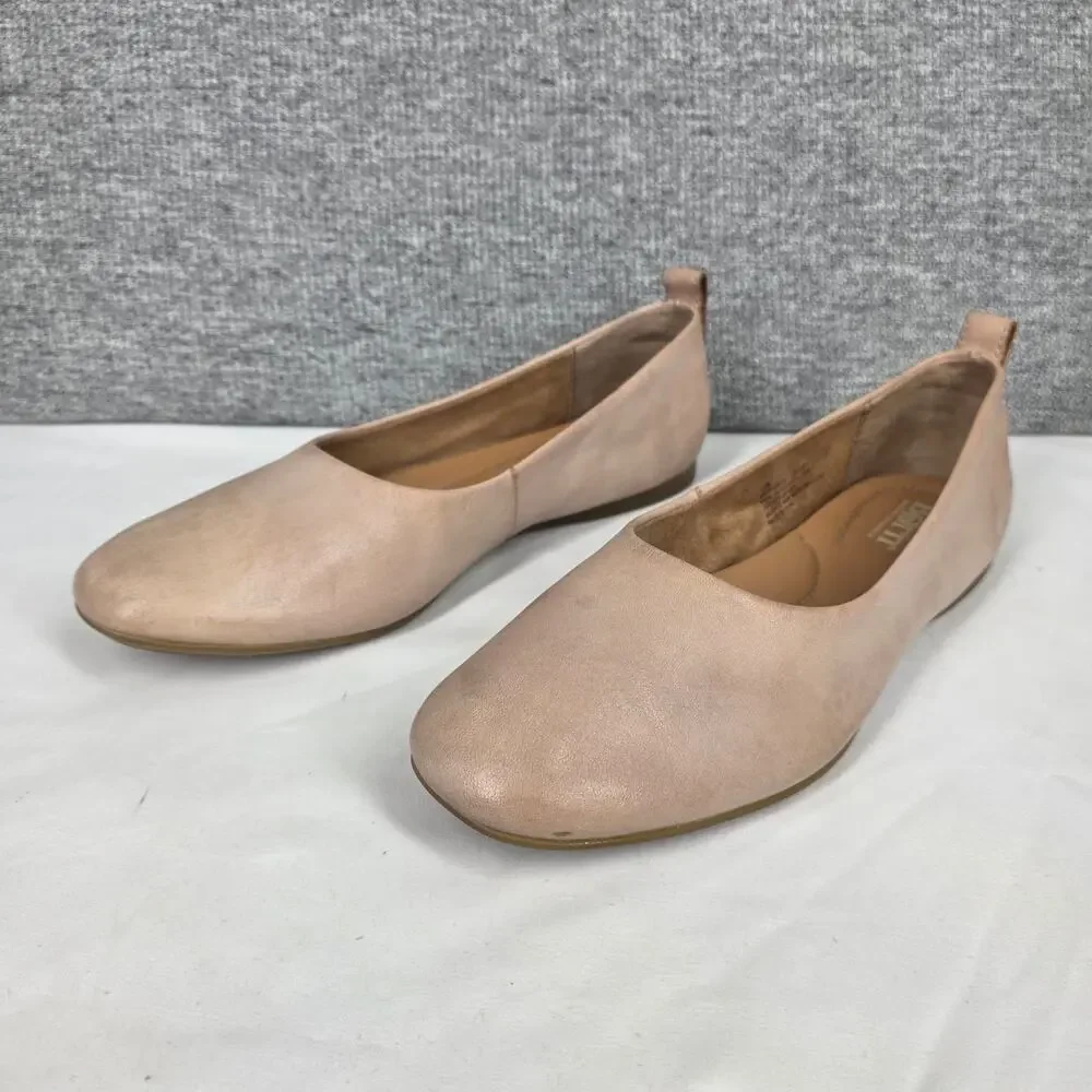 BORN WOMEN'S BECA BEIGE LEATHER SLIP‑ON CASUAL FLATS – SIZE 7.5M – ROUND TOE